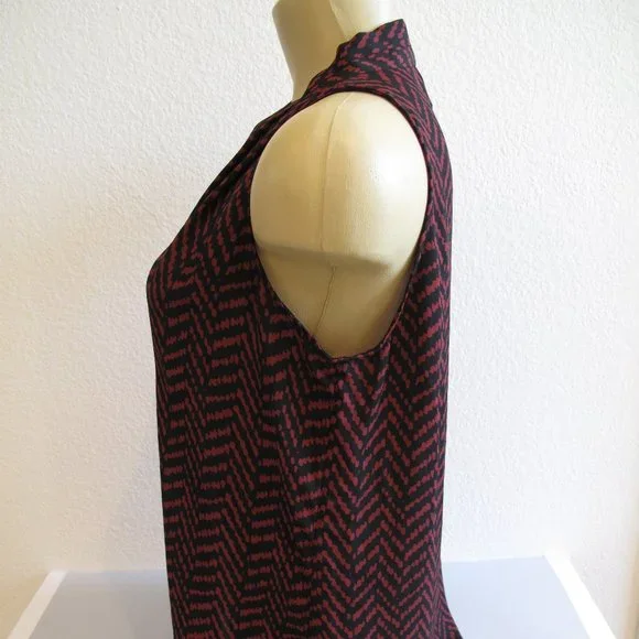 VINCE CAMUTO Black and Burgundy Chevron Top - Picture 7 of 10